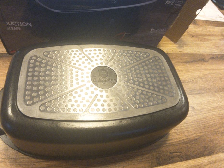 Oala tip tava  cu capac sticla ,fund și pentru inducție ,capac cu picu