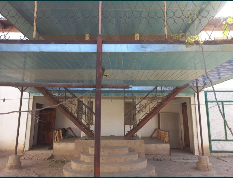 Termiz shahrida barcha sharoitlarga ega ikki qavatli uy-joy sotiladi