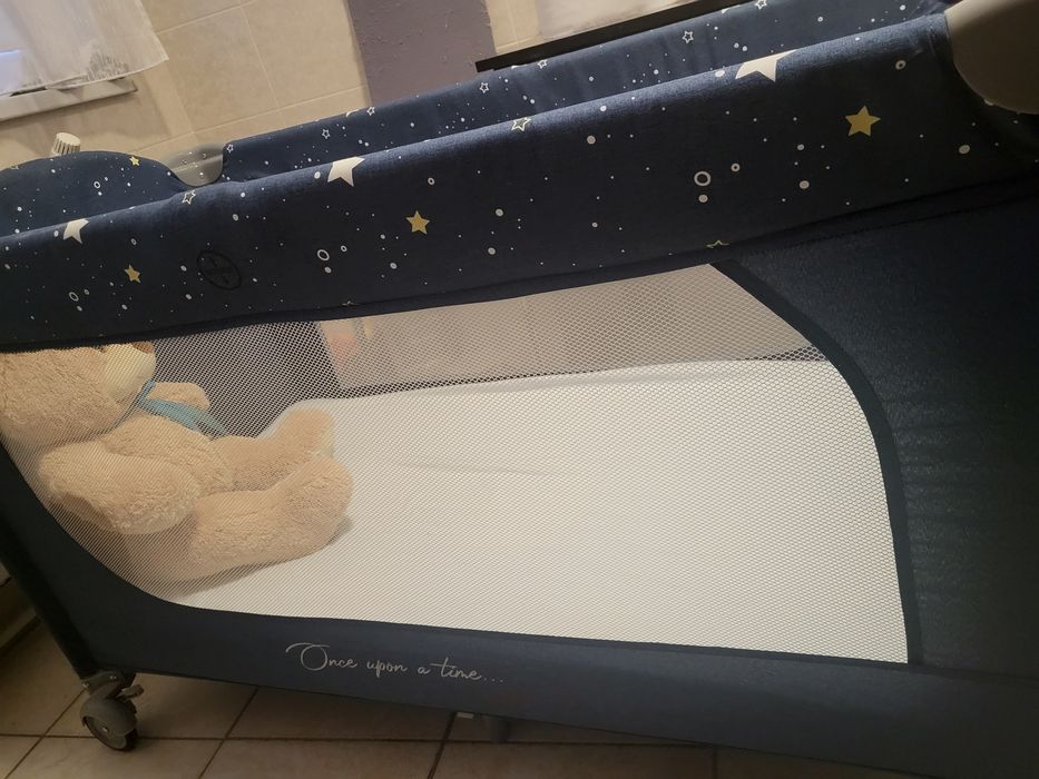 Pat bebelus si masa de schimbat