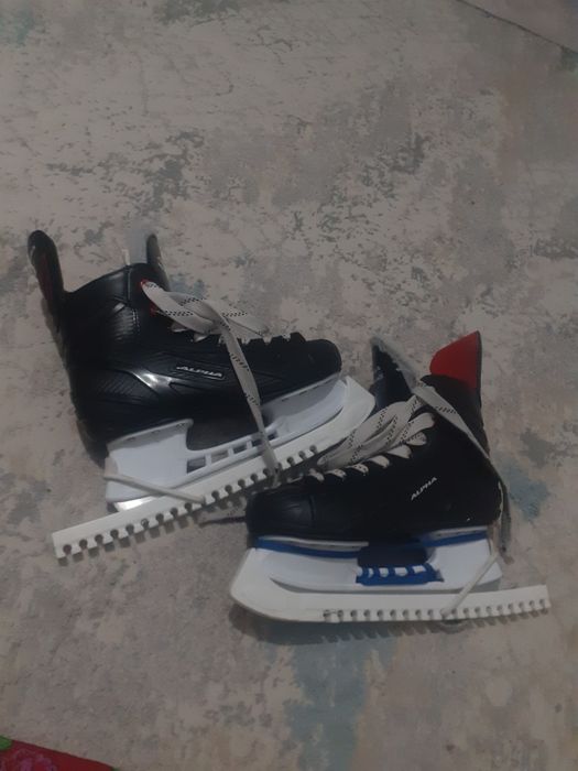 Коньки хоккейные