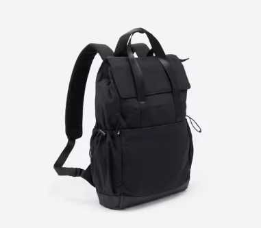 Промазана 10 л раница с джоб за компютър (налична в различни цветове)