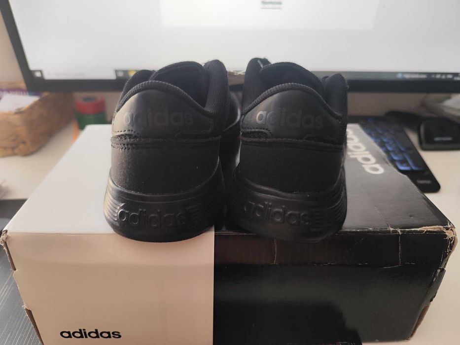 Дамски маратонки  ADIDAS LITE RACER  Оригинални  EU31 ( детски )