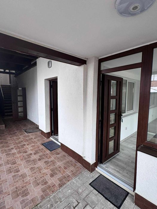 Apartament 4 camere, ultracentral, demisol, Targu-Mures
