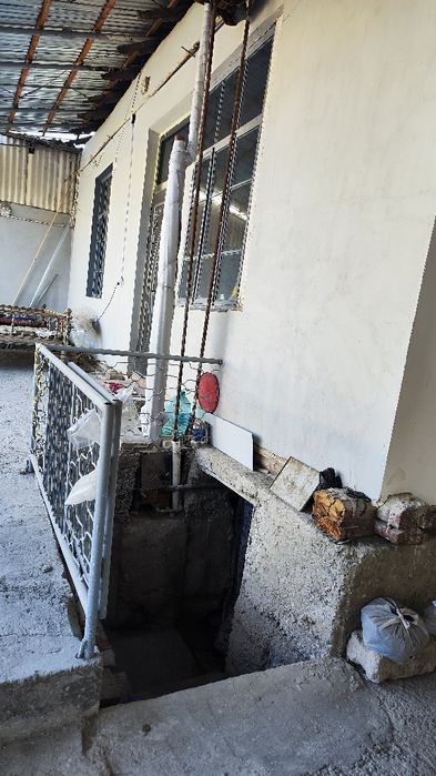 Ховли сотилади эски шахарда жойлашган