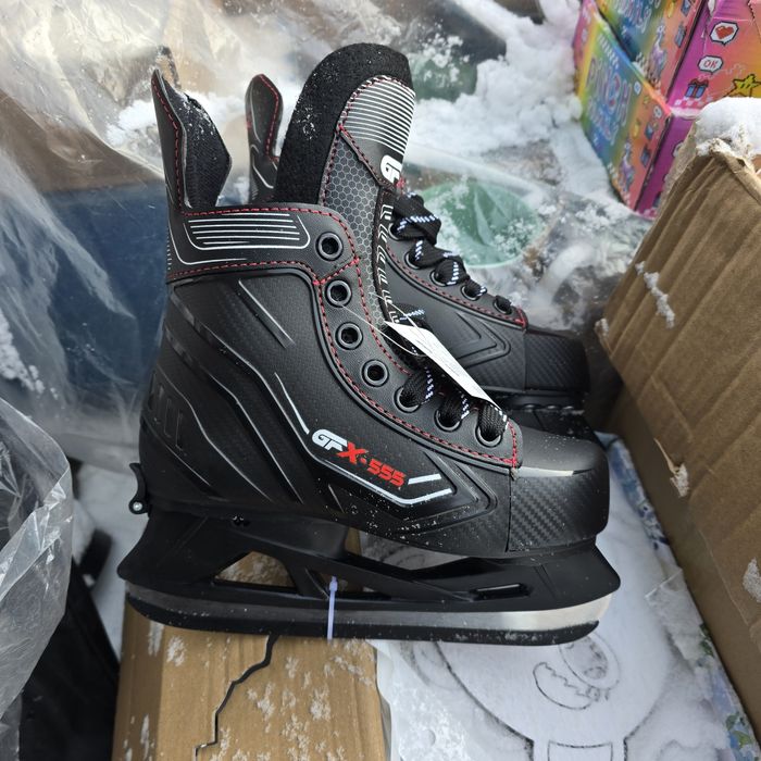 Продам коньки новые