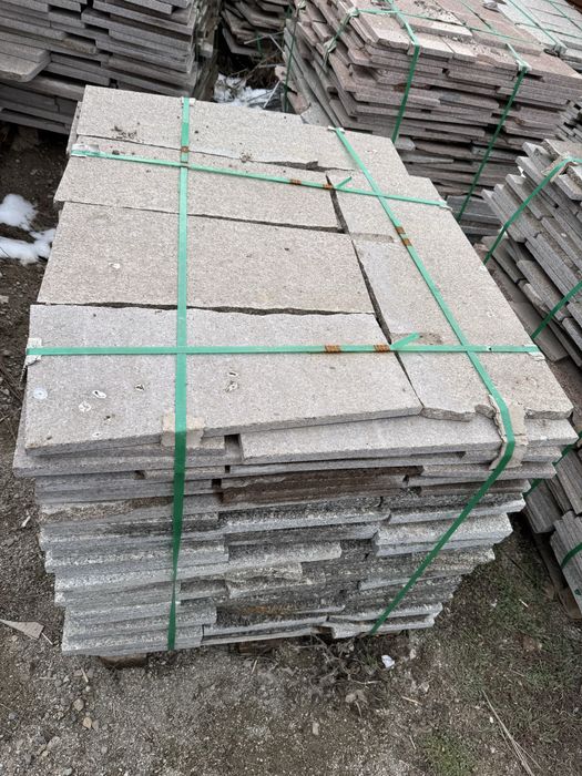 Гранит природный .