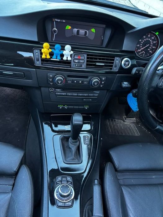 Dezmembrez BMW 335i E90 Lci 3.0i bi-turbo Recaro incalzit,Trapa,Hi-Fi,Xenon adaptiv,Navi Cic,Eleron,Led,volan M padele,jante M 19 inch Titan Silver