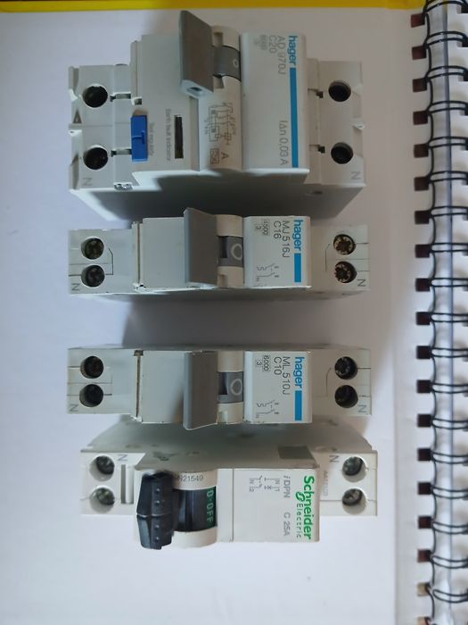 Vând 4 sigurante ptr tablou electric