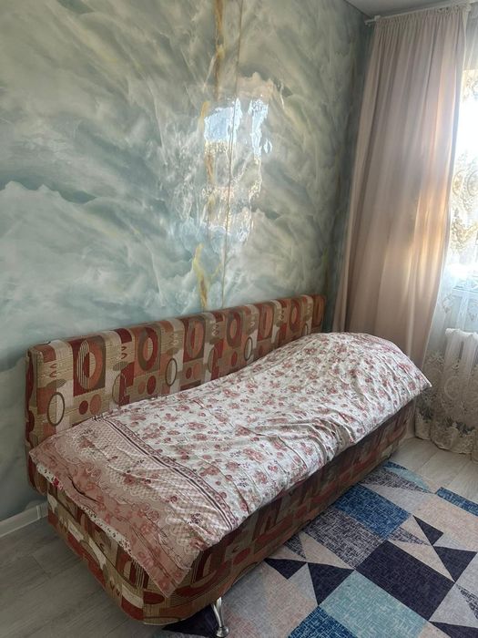 Диван и двухярусный кровать