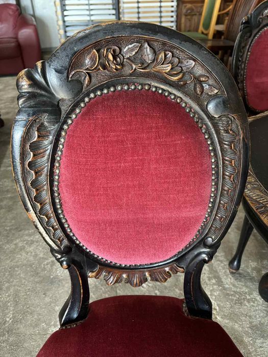 Антикварна дъбова, разтегателна трапезна маса с шест стола