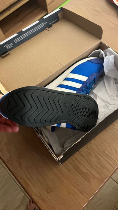 Adidas runvista shoes 42.5