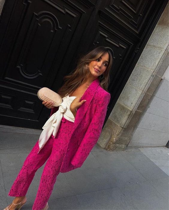 Дамски костюм