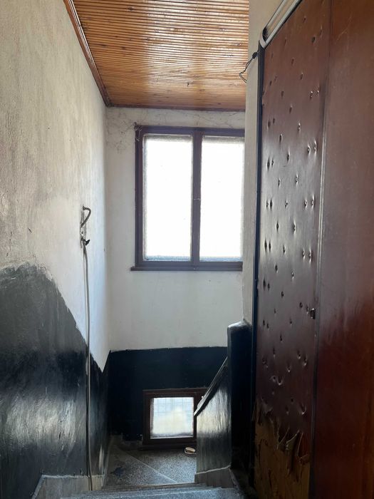 Самостоятелен етаж от къща с двор – гр. Попово, главен булевард