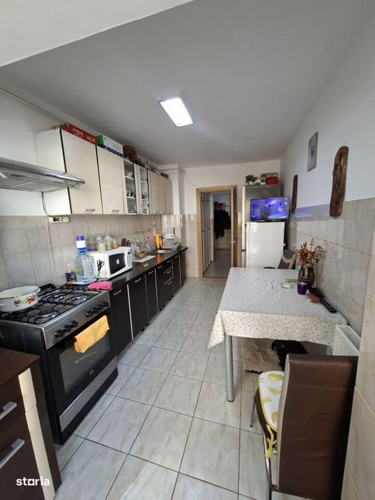 Apartament 3 camere, et. 2,  70 mp utili, Bd. Traian