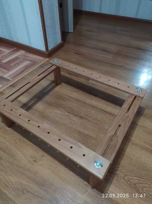 Продам станок люневильской вышивки.Размер рамы 50*60.Сделан из осины