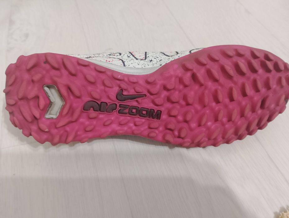 Продам сороконожки Nike