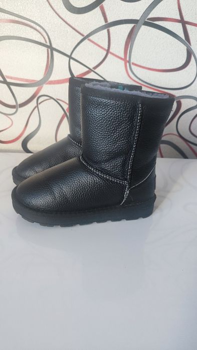 Продам детские угги