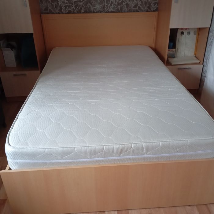 Кровать с матрасом