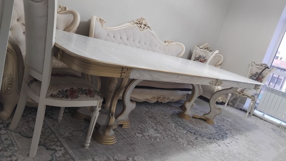 Продаю Стол и стулья