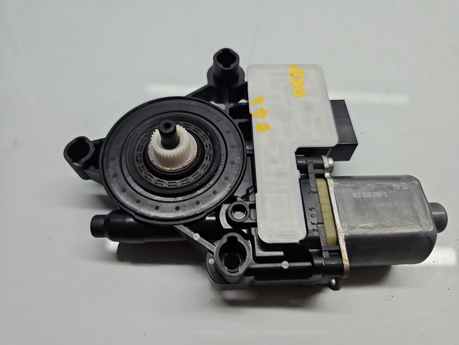 Motoras geam dreapta spate Skoda Octavia 3 (5E3) [Fabr 2012-2020] Berl