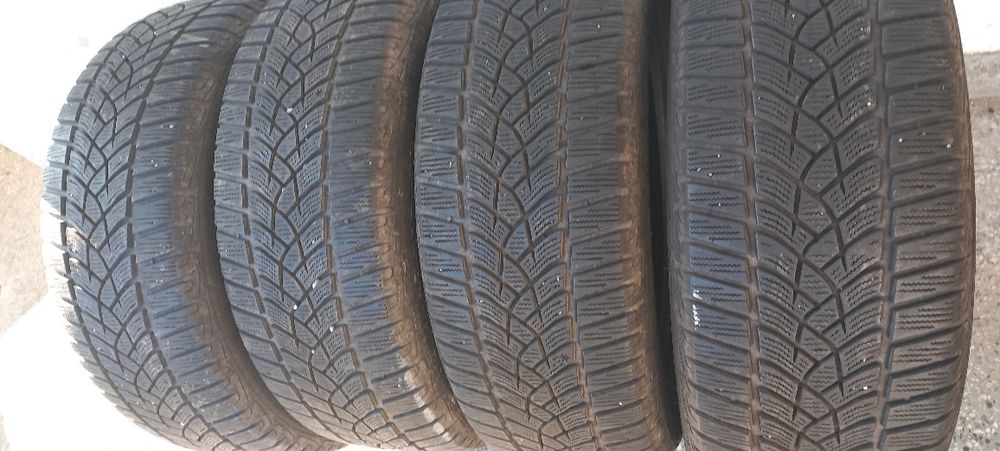 215 55 17 Зимни гуми  Goodyear Дот22