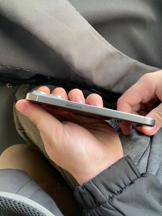 Продам Iphone 15 pro