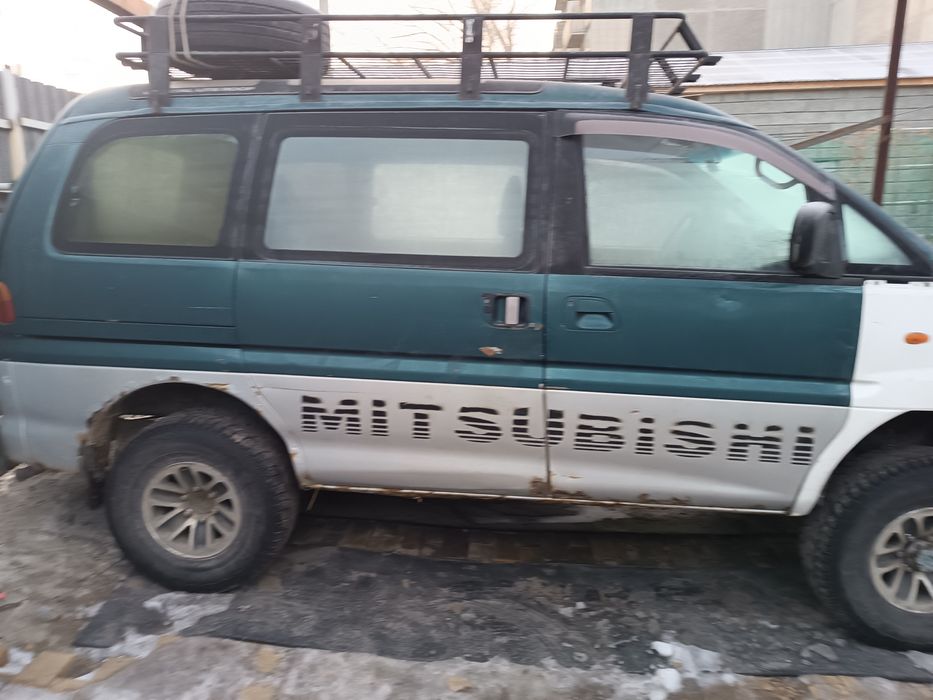 Митсубиси делика Спейс Гир