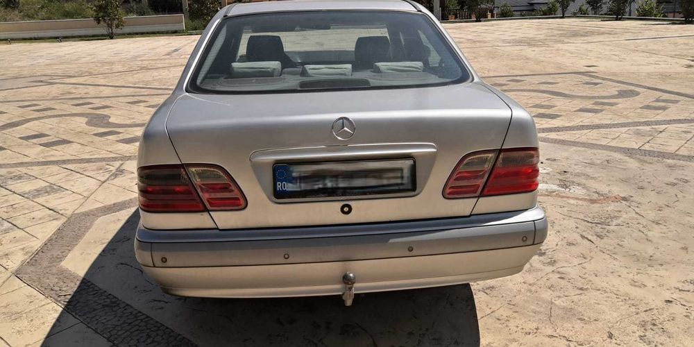 Vand Mercedes E klass w210 2.2 cdi stare buna
