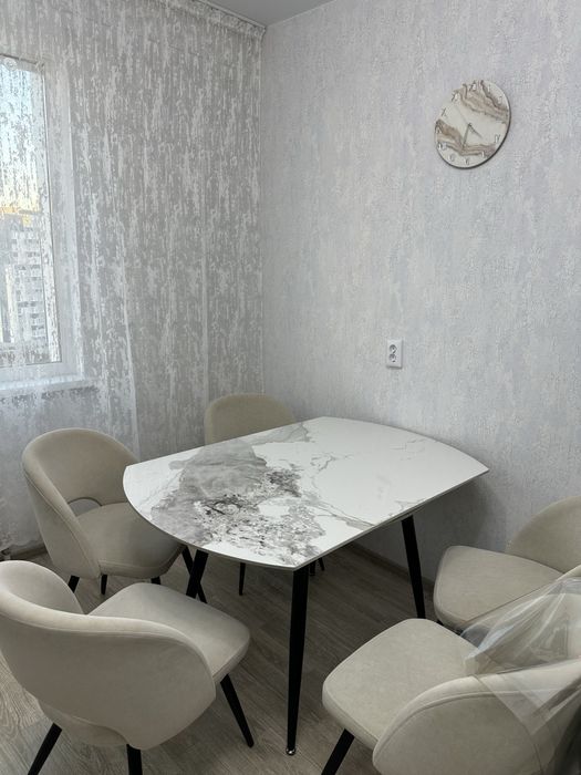 Кухонный стол и стулья