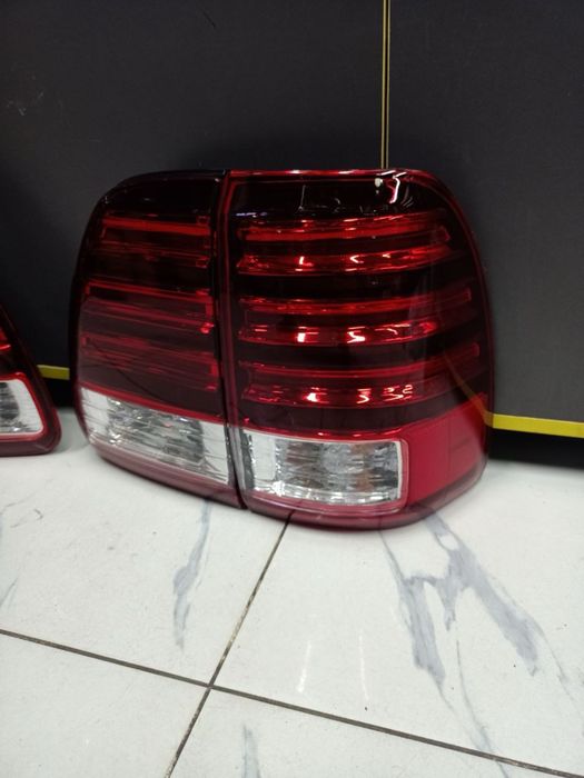 Задние фонари Lexus Lx470