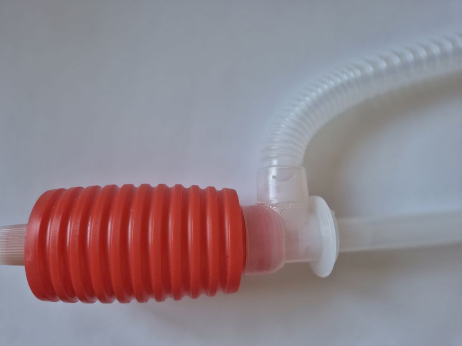 Pompa manuala cu furtun flexibil pentru sifonare, sigura ptr carburant