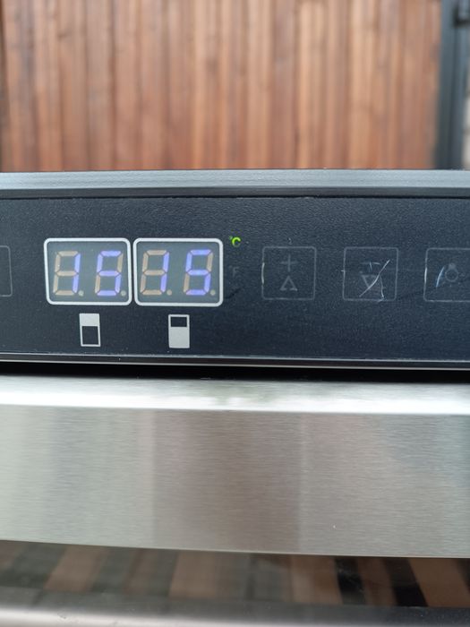 Винарка охладител за вино две зони