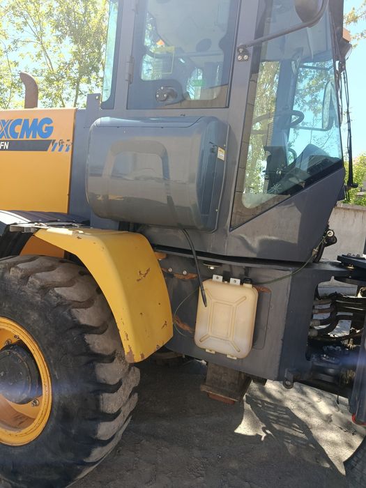 Продам погрузчик LW300