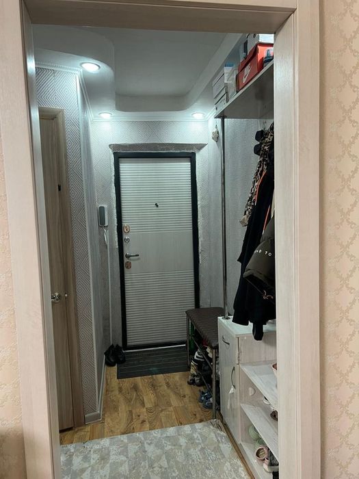 Продам 2 ком 2/5  р-н Голубого рынка