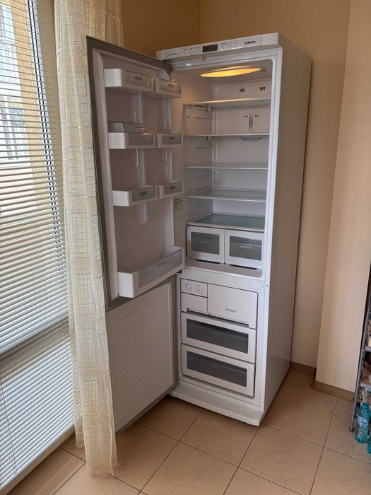 Хладиник Samsung с долна камера