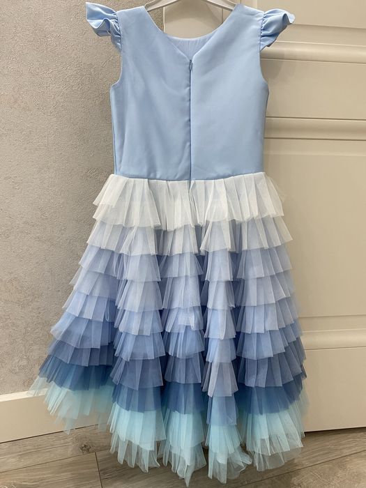 Платье для девочки в хорошем состоянии