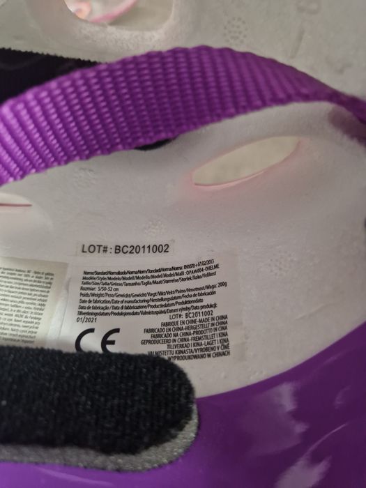 Casca si protectii,genunchiere si cotiere noi