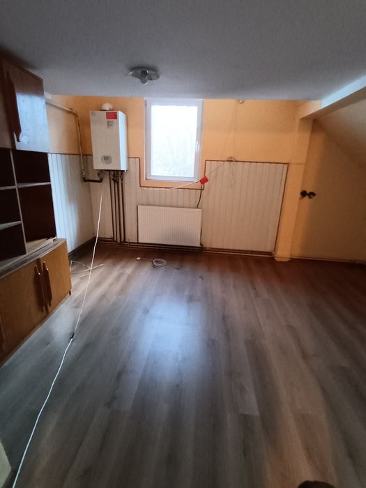 Închiriez spațiu comercial de 120mp