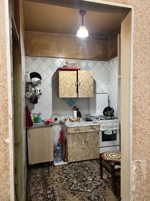 Продаю Чиланзар 19 2х комнатную на 3 этаже не торец