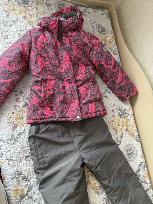 Продам зимний комбинезон для девочки