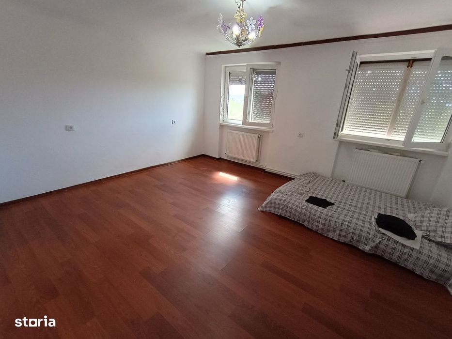 Apartament 3 camere / str Viitorului / etaj 4