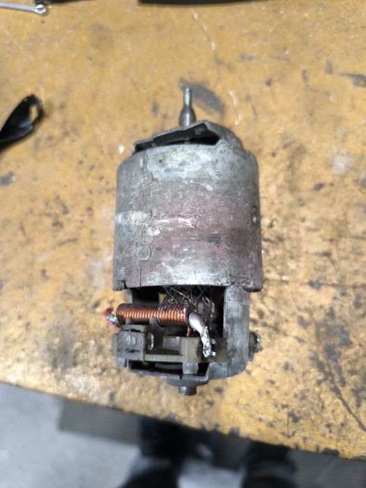 Ел двигател 12v ot Голф 2