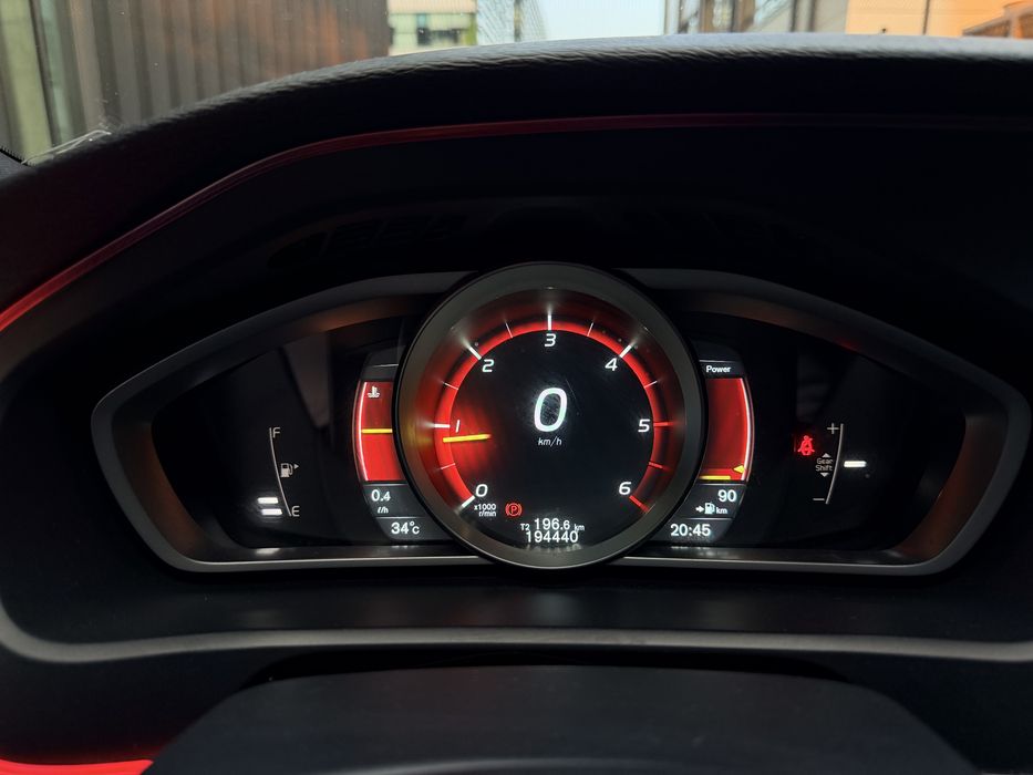 Volvo v40 D4 Rdesign