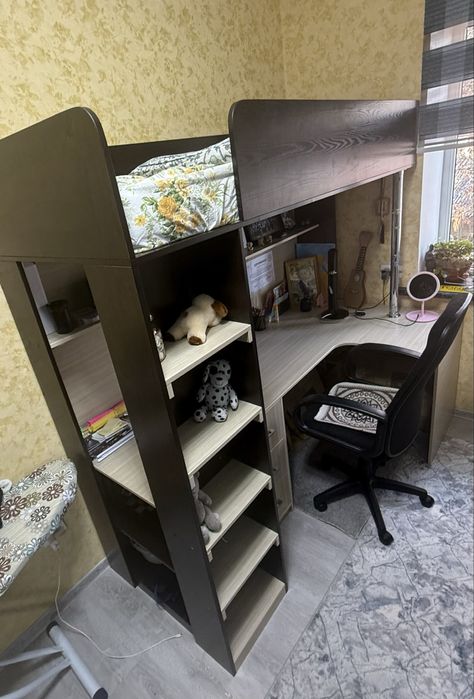 Продам, двух ярусную кровать, с рабочей зоной