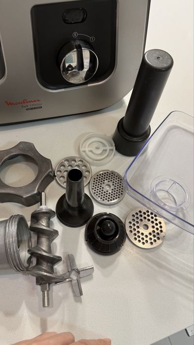 Продам мясорубку Moulinex