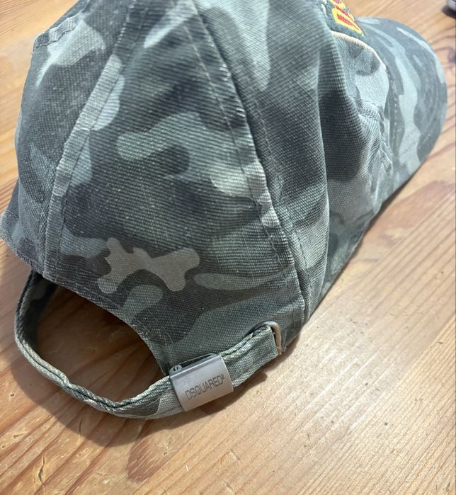 Шапка с козирка Dsquared