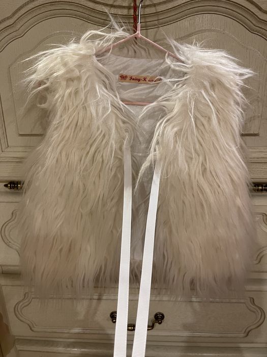 Жилетка для девочки. На 4-5 лет.