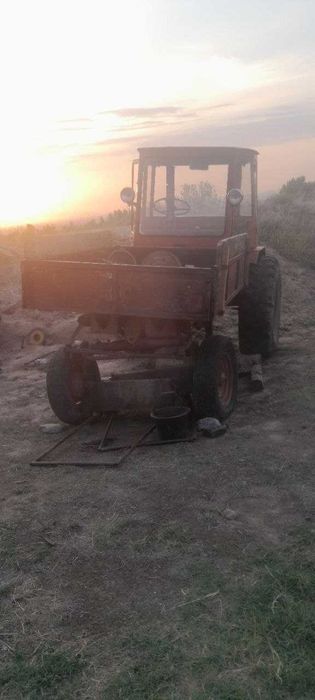 Traktor T16 naxadu
