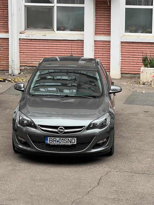 Opel Astra J Berlina, motor 1.6 benzina, an fabricatie 2017, 64000 km