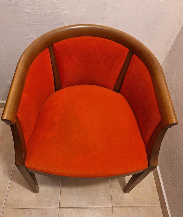 кресло , фотьойл. дъб, червена кадифена италианска дамаска.